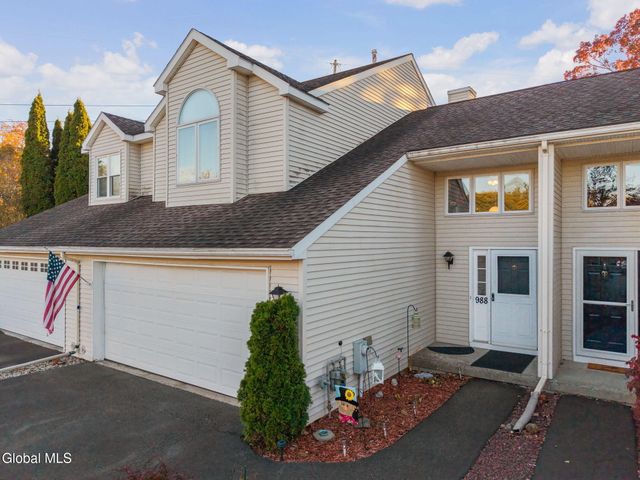 988 Sterling Ridge Drive, Rensselaer, NY 12144