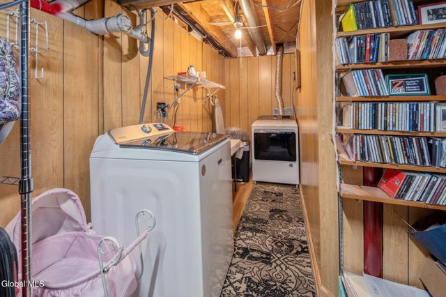 988 Sterling Ridge Drive, Rensselaer, NY 12144