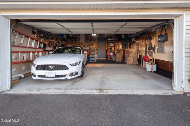 988 Sterling Ridge Drive, Rensselaer, NY 12144