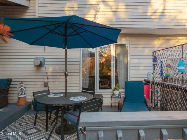 988 Sterling Ridge Drive, Rensselaer, NY 12144