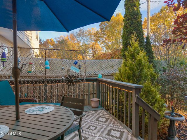 988 Sterling Ridge Drive, Rensselaer, NY 12144