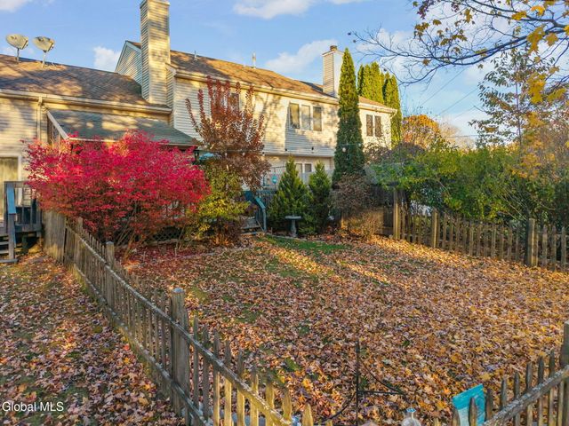 988 Sterling Ridge Drive, Rensselaer, NY 12144