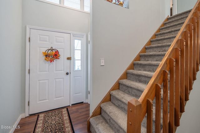 988 Sterling Ridge Drive, Rensselaer, NY 12144