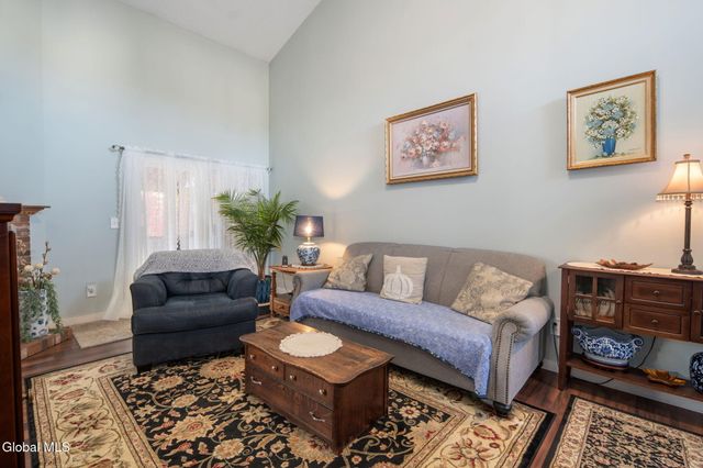 988 Sterling Ridge Drive, Rensselaer, NY 12144