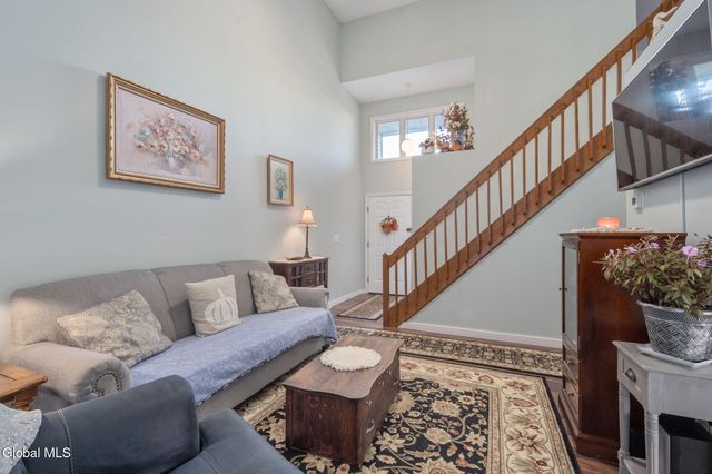 988 Sterling Ridge Drive, Rensselaer, NY 12144