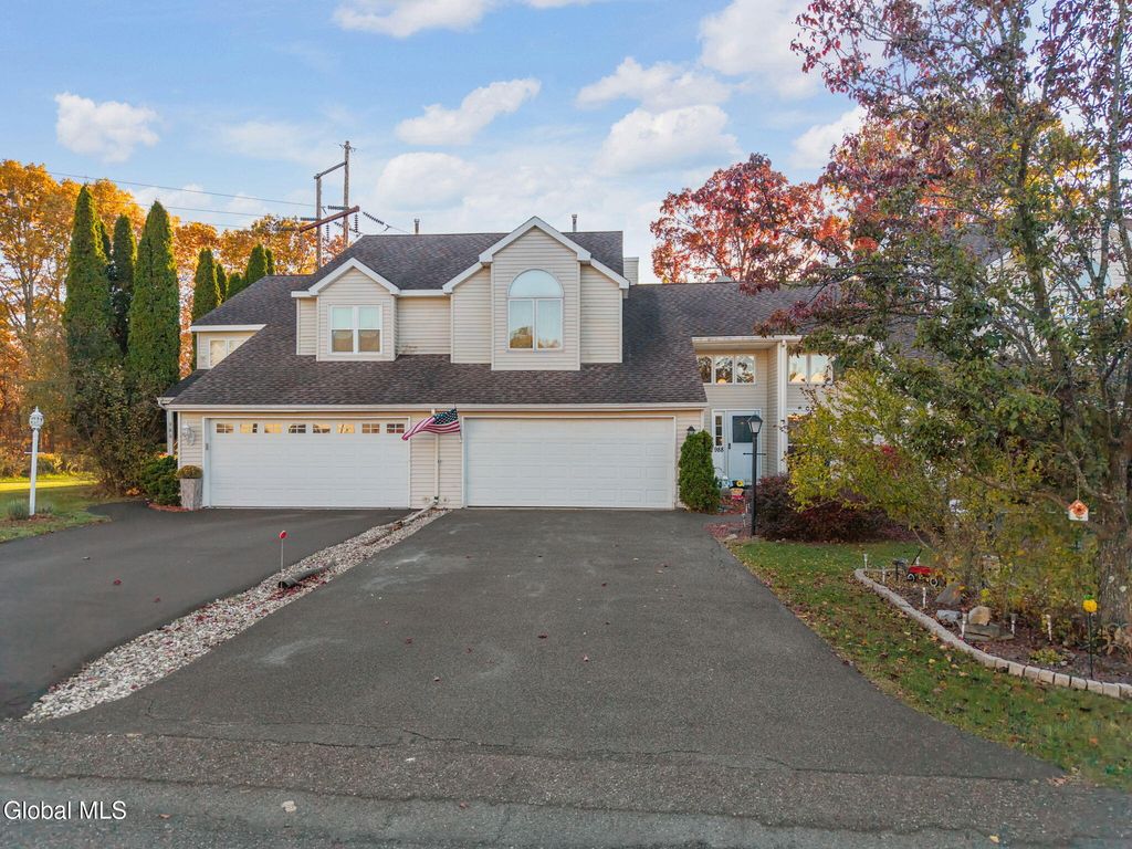 988 Sterling Ridge Drive, Rensselaer, NY 12144
