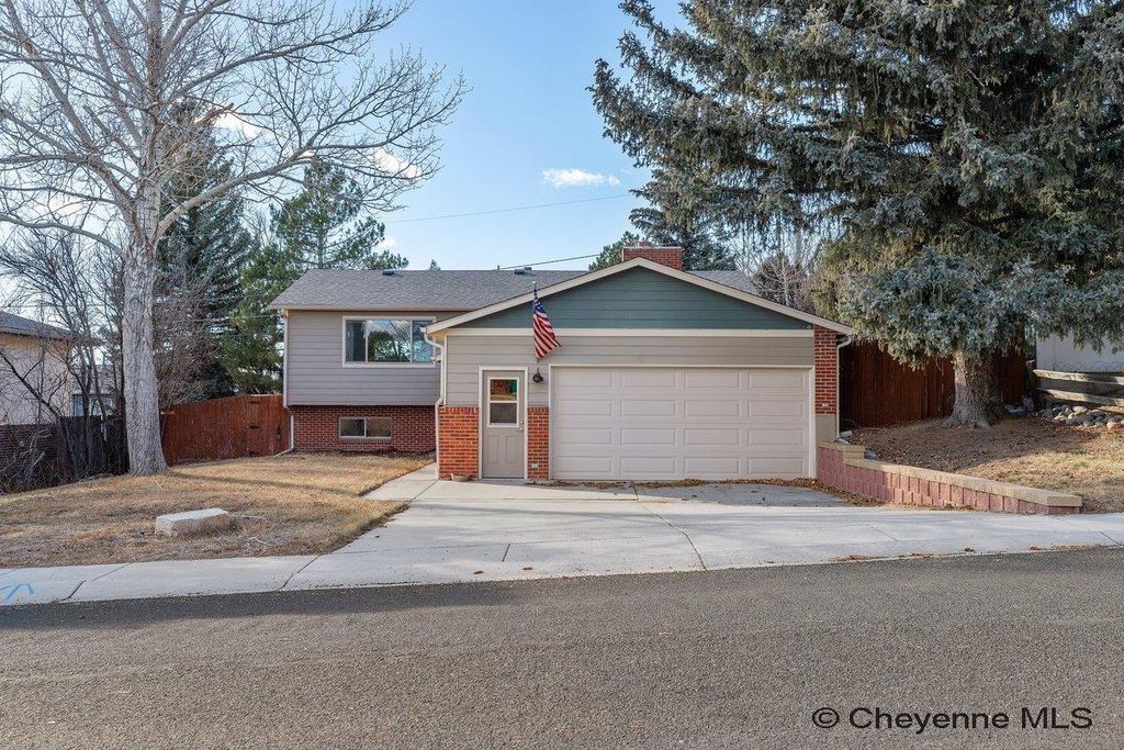 6538 MORELAND AVE, Cheyenne, WY 82009