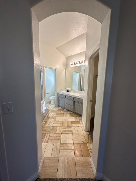 Image 14 of property listing at 7351 N Bain Avenue, Fresno, CA 93722