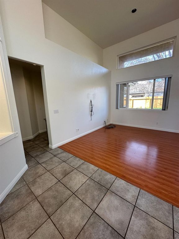 Image 2 of property listing at 7351 N Bain Avenue, Fresno, CA 93722