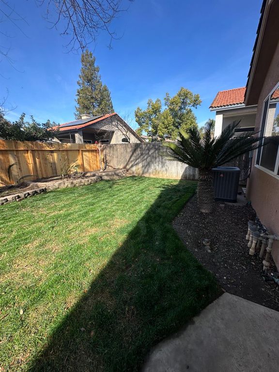 Image 27 of property listing at 7351 N Bain Avenue, Fresno, CA 93722