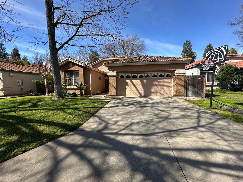 Image 30 of property listing at 7351 N Bain Avenue, Fresno, CA 93722