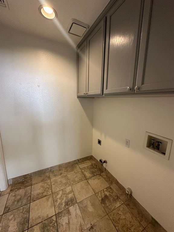 Image 8 of property listing at 7351 N Bain Avenue, Fresno, CA 93722