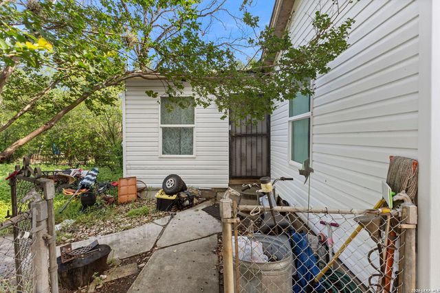 211 Robeson Ave, San Antonio, TX 78220