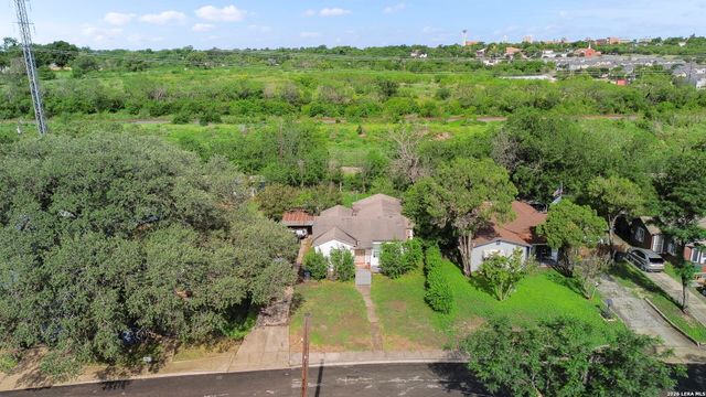 211 Robeson Ave, San Antonio, TX 78220