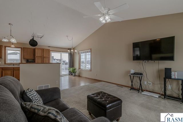 612 St Andrews Drive, Mankato, MN 56001