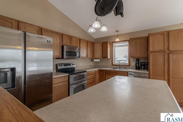 612 St Andrews Drive, Mankato, MN 56001