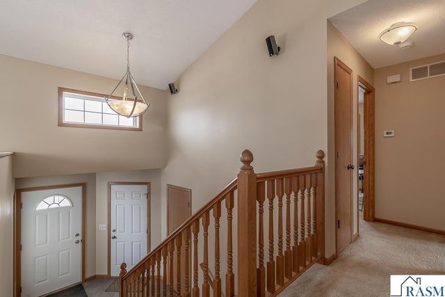 612 St Andrews Drive, Mankato, MN 56001