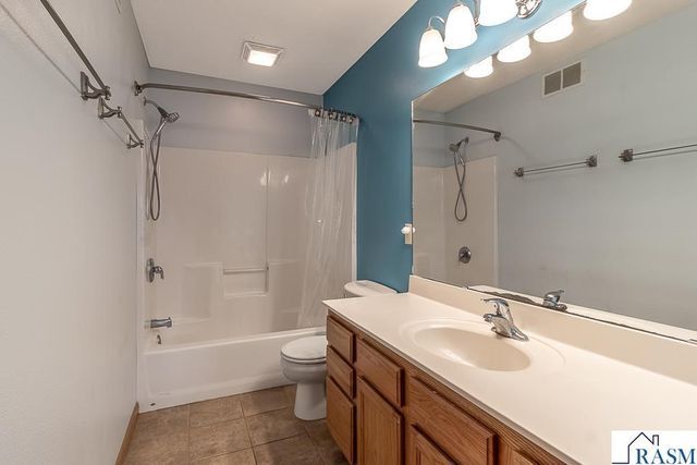 612 St Andrews Drive, Mankato, MN 56001