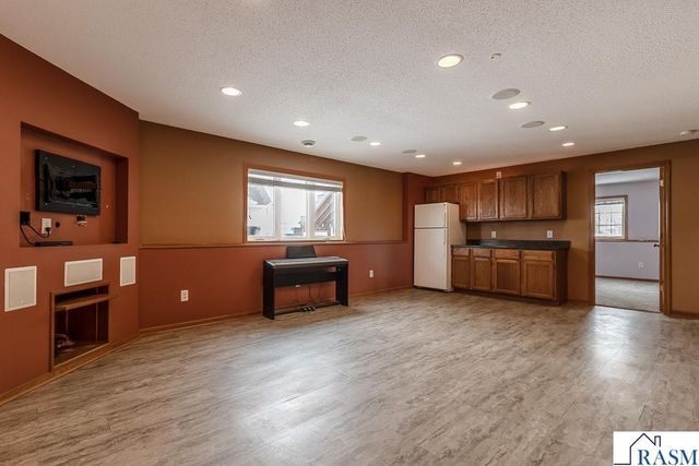 612 St Andrews Drive, Mankato, MN 56001