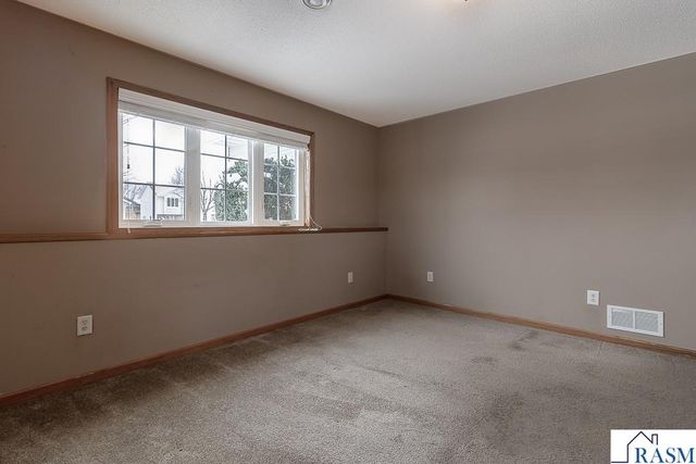 612 St Andrews Drive, Mankato, MN 56001