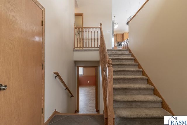 612 St Andrews Drive, Mankato, MN 56001