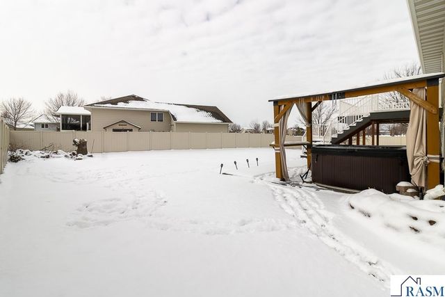 612 St Andrews Drive, Mankato, MN 56001