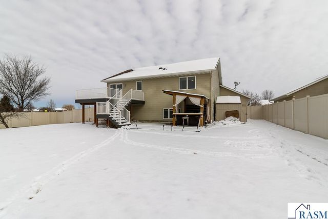 612 St Andrews Drive, Mankato, MN 56001