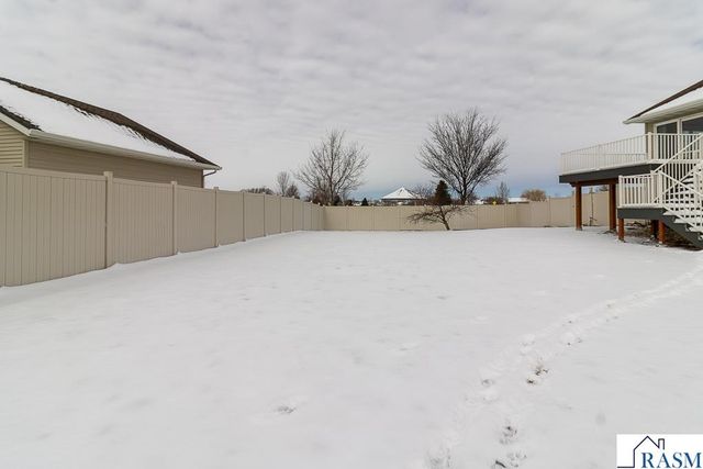 612 St Andrews Drive, Mankato, MN 56001