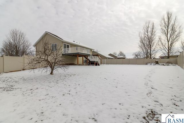 612 St Andrews Drive, Mankato, MN 56001