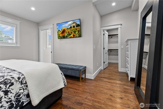 3227 103rd Place NE, Bellevue, WA 98004