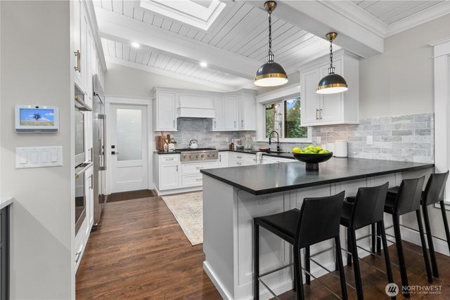 3227 103rd Place NE, Bellevue, WA 98004