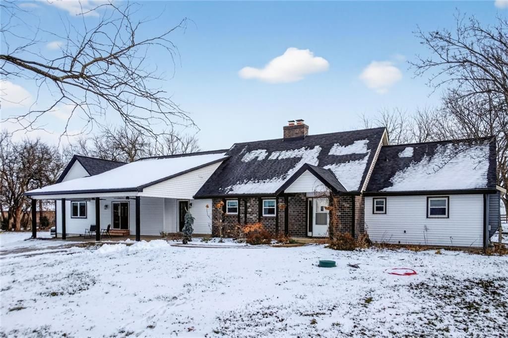 20915 S Moonlight Road, Gardner, KS 66030