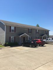 252 Executive Ave Apt 1A, Clarksville, TN 37042