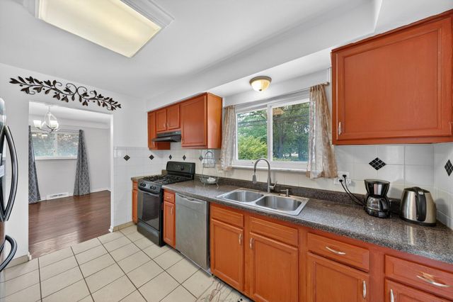 23100 Mapleridge Drive, Southfield, MI 48075