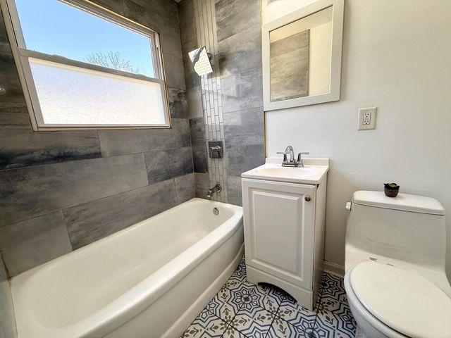 7009 Carmen AVENUE, Milwaukee, WI 53218