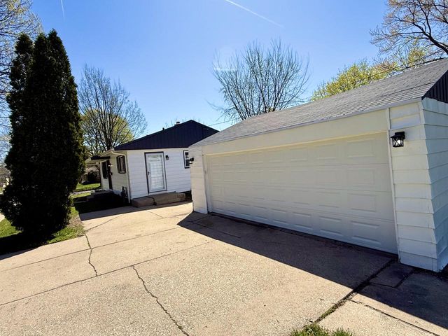 7009 Carmen AVENUE, Milwaukee, WI 53218
