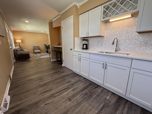 7009 Carmen AVENUE, Milwaukee, WI 53218