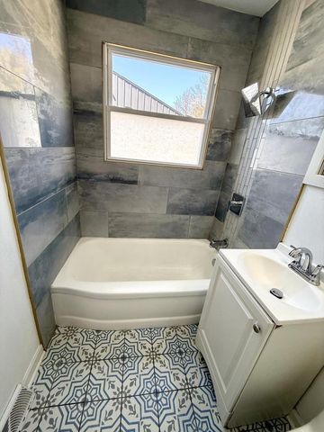 7009 Carmen AVENUE, Milwaukee, WI 53218