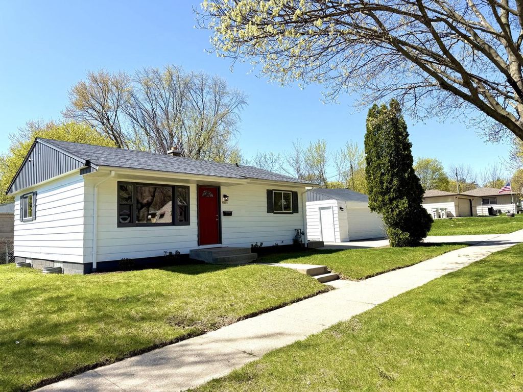 7009 Carmen AVENUE, Milwaukee, WI 53218