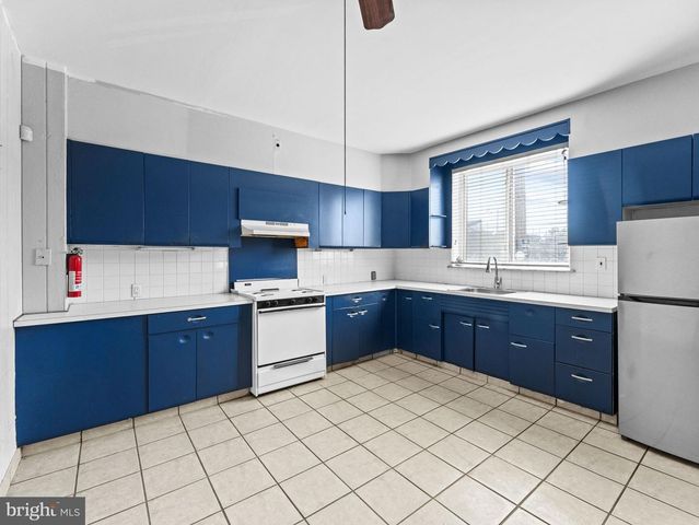 2053 S CLEVELAND ST, Philadelphia, PA 19145