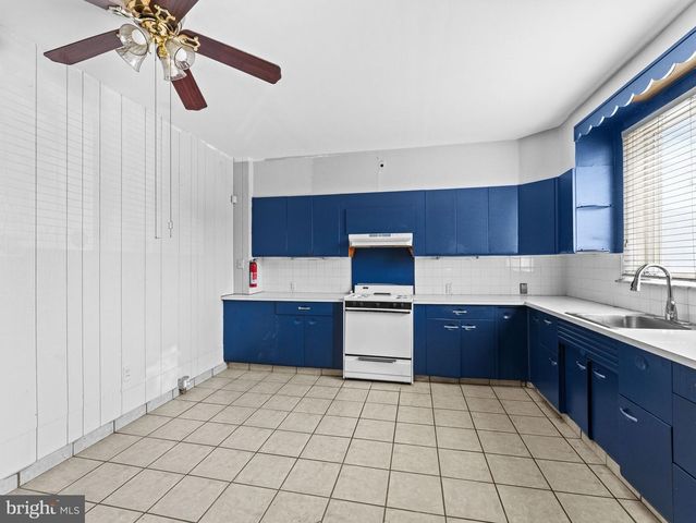 2053 S CLEVELAND ST, Philadelphia, PA 19145