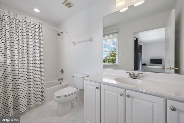 11 TROON CT, Moorestown, NJ 08057
