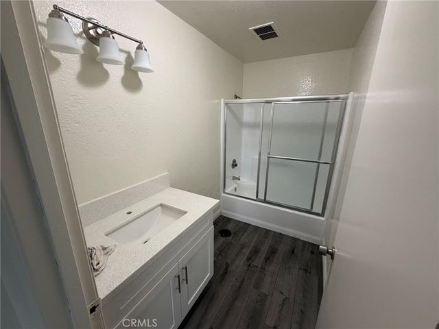 912 S Ash Avenue 1, Inglewood, CA 90301