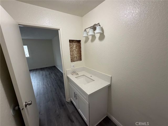 912 S Ash Avenue 1, Inglewood, CA 90301