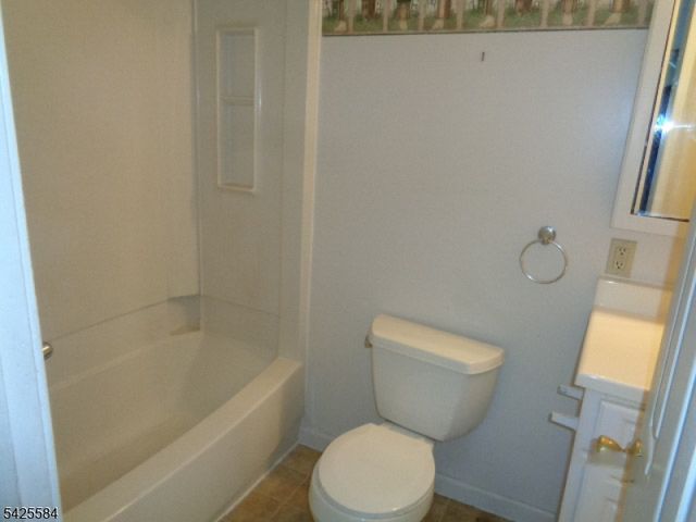 82 Castle Heights Ave, Pennsville Twp., NJ 08070