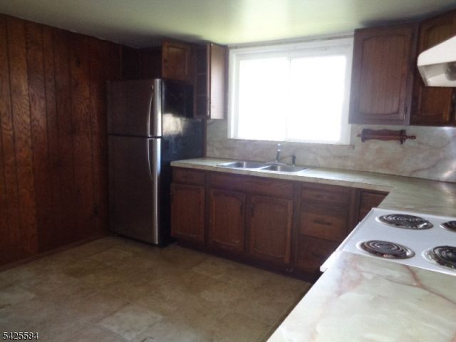 82 Castle Heights Ave, Pennsville Twp., NJ 08070