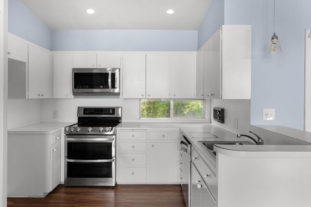 124 Firebird ST, Lakeway, TX 78734