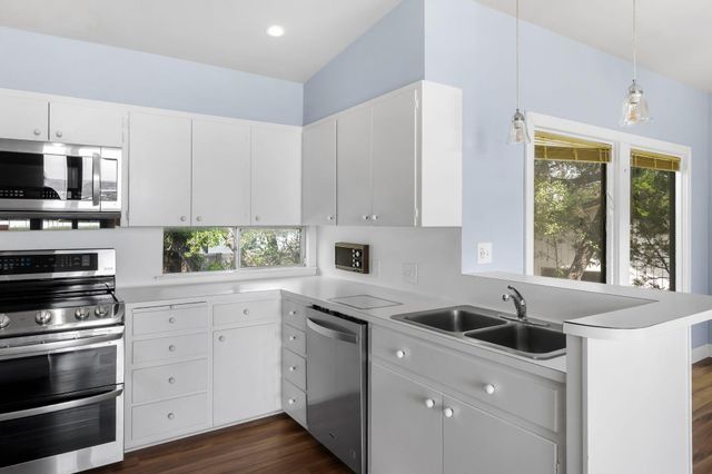 124 Firebird ST, Lakeway, TX 78734