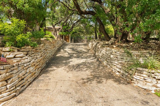124 Firebird ST, Lakeway, TX 78734