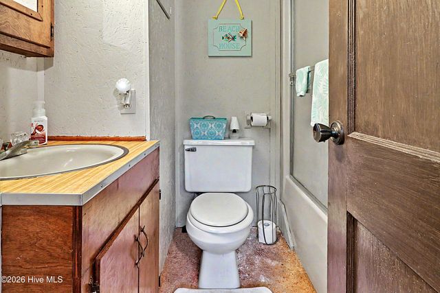 131 NE 75th Street, Oak Island, NC 28465